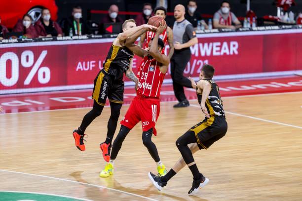 因此在散场 因此在散场